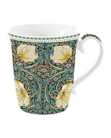 William Morris által tervezett növényi indákkal és virágokkal díszített porcelán bögre.