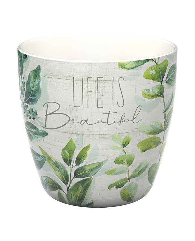 Zöld eukaliptuszokkal díszített, "Life is Beautiful" feliratú porcelánbögre