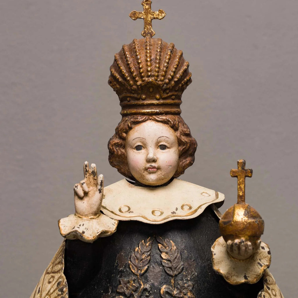Prágai Kis Jézust ábrázoló figura.