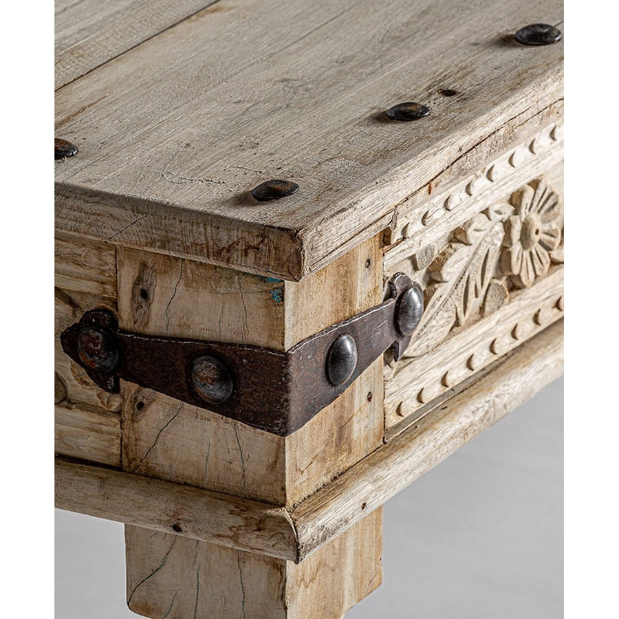 Prémium kategóriás, orientál stílusú, nagyméretű faragott mangófa dohányzóasztal