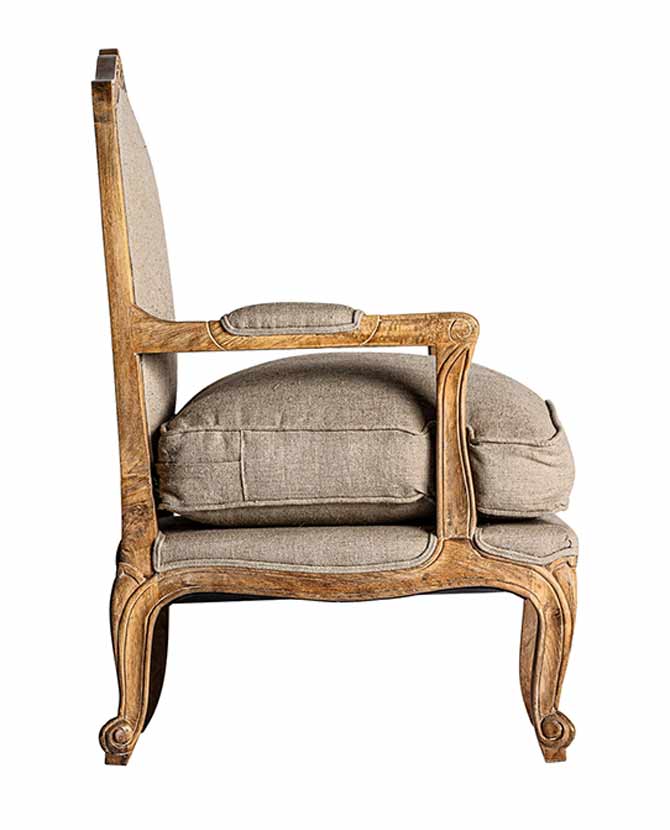 Prémium kategóriás, klasszikus illetve provanszi stílusú, mangófából faragott, bézs színű pamutszövettel kárpitozott kézműves fotel oldalnézeti képe