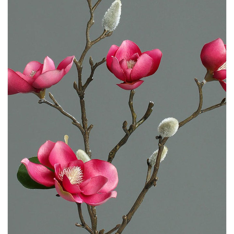 Élethű, fukszia színű, virágzó magnólia művirág nyílt és rügyező virágokkal.
