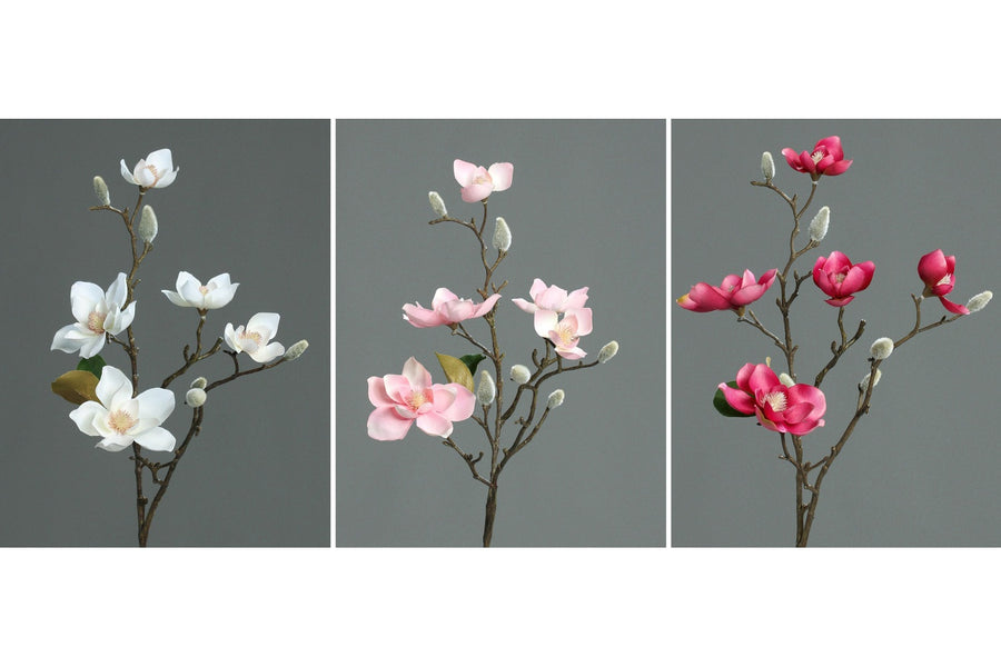 Krém, pink és fukszia színű mű magnólia virágok.