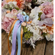 Exkluzív, prémium minőségű, élethű mesterséges művirágokból készült, nagyméretű ajtókopogtató koszorú 