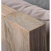 Prémium teakfa kültéri kanapé. Homokfúvással és antikolt vízbázisú festékkel kezelve. A harmóniát a bézs színű ülőpárnák, és a sötétszürke díszpárnák teszik teljessé.