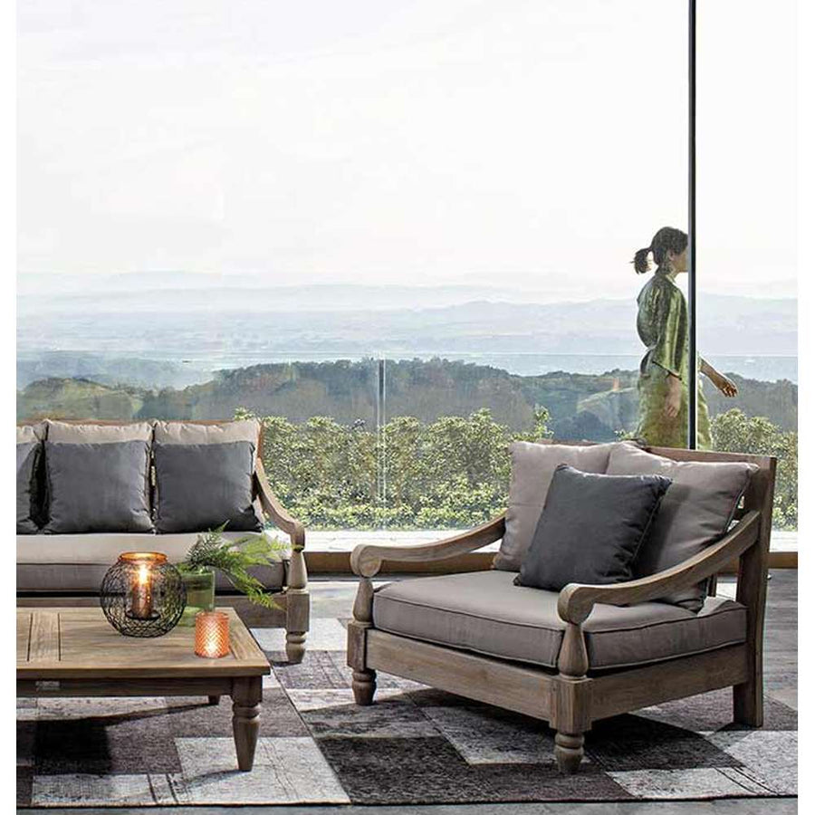 Prémium kategóriás, orientál stílusú teakfa fotel szürke párnákkal.