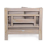 Prémium teakfa kültéri fotel. Homokfúvással és antikolt vízbázisú festékkel kezelve. A harmóniát a bézs színű ülőpárnák, és a sötétszürke díszpárna teszi teljessé.