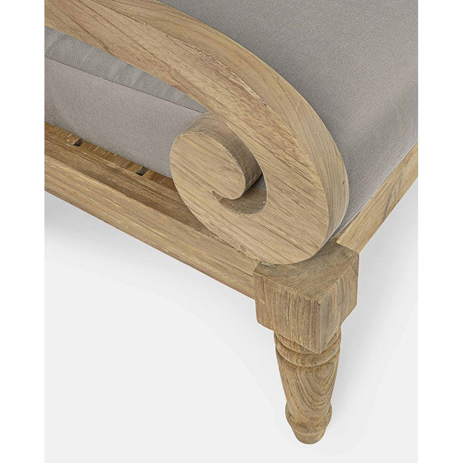 Mediterrán stílusú, teakfa kerti kanapé karfa és láb részlete.