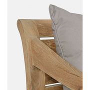 Mediterrán stílusú, teakfa kerti kanapé háttámla részlete.