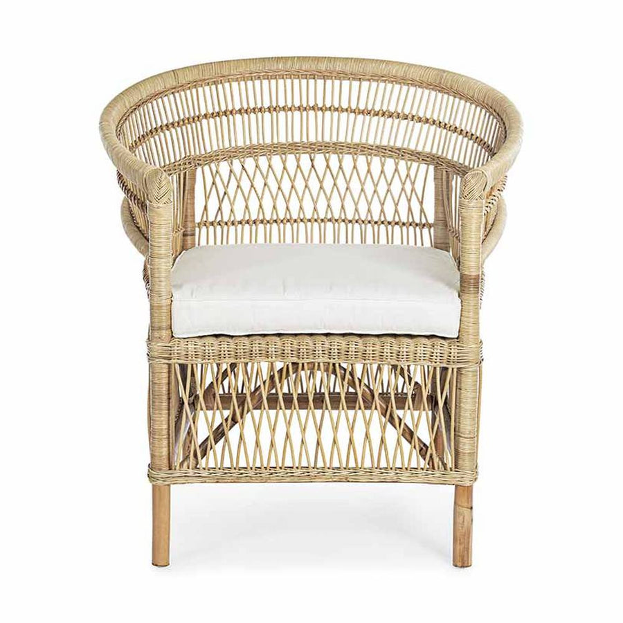 Skandináv és mediterrán stílusú, rattanból készült fotel, ekrü színű pamutvászon ülőpárnával.