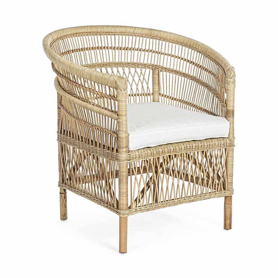 Skandináv és mediterrán stílusú, rattanból készült fotel, ekrü színű pamutvászon ülőpárnával.