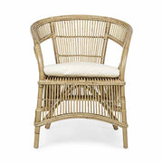 Natúr színű rattan karosszék, ekrü színű ülőpárnával.