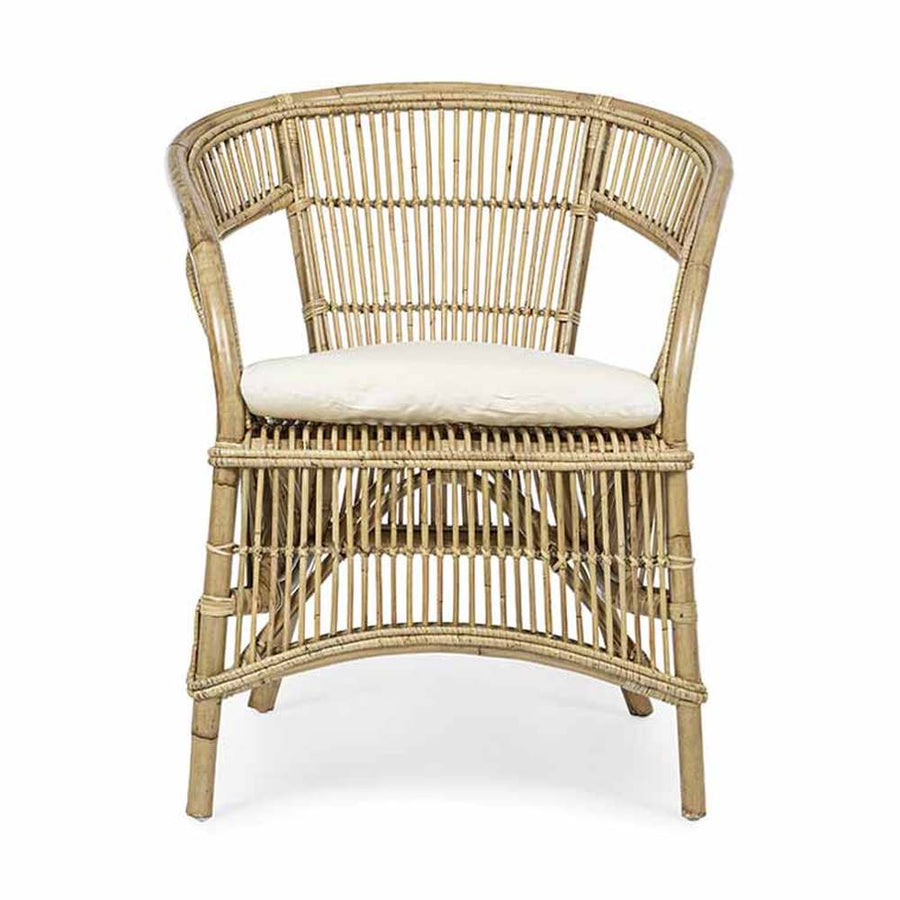 Natúr színű rattan karosszék, ekrü színű ülőpárnával.