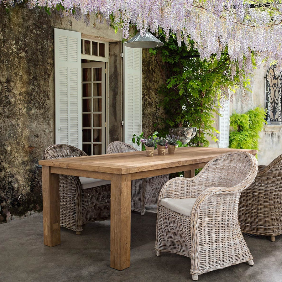 Natúr színű, természetes rattanból készült, kézműves kerti fotel, ekrü színű pamutvászon ülőpárnával.