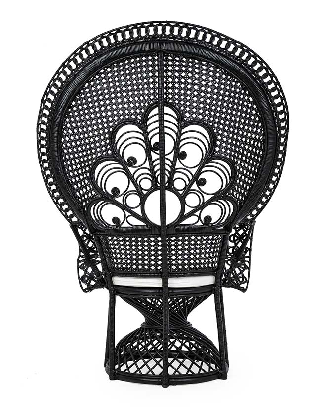 Valódi rattanból készült, fekete színű kézműves páva fotel, ekrü színű ülőpárnával.