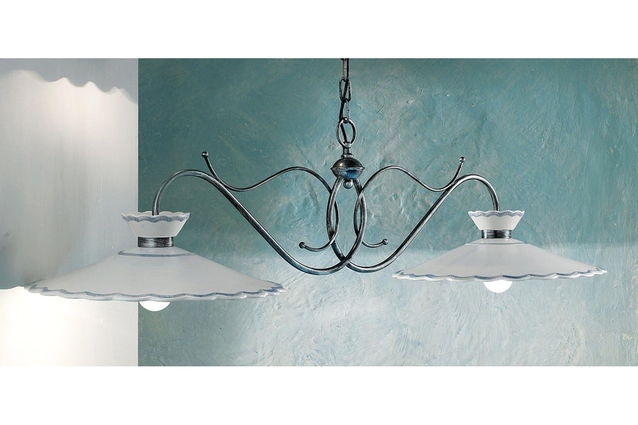 Kerámiából és fémből készült, textilburkolatú vezetékkel kialakított, kézműves függeszték lámpa.