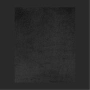 2 db modern retro stílusú, fekete színű bársonnyal kárpitozott fotel, arany színű fém lábakkal