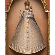 Szoborfülkés fa képkeretbe foglalt, a Rózsafüzér Királynőjét ábrázoló figura.