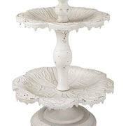 Shabby Chic stílusú, antikolt felületű, törtfehér színű, dombormintás, 3 szintes exkluzív, antikolt fehér színű süteményes kínáló közeli képe