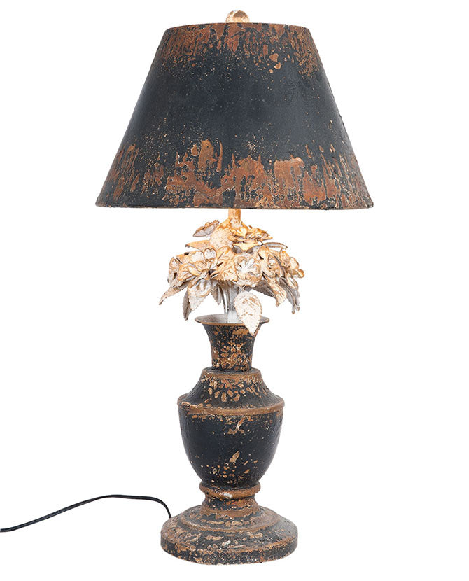 Shabby Chic stílusú, patinás, antikolt fémből készült, nagyméretű asztali lámpa.