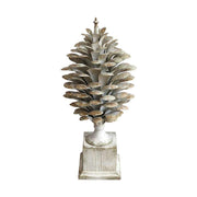 Shabby Chic stílusú, 67 cm magas, antikolt krémszínű, patinás felületű, fém toboz dísz talapzaton.