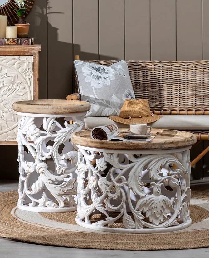 Shabby Chic stílusú, kör alakú, kézműves fenyőfa kisasztal