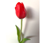 Élethű megjelenésű, piros színű szálas művirág tulipán