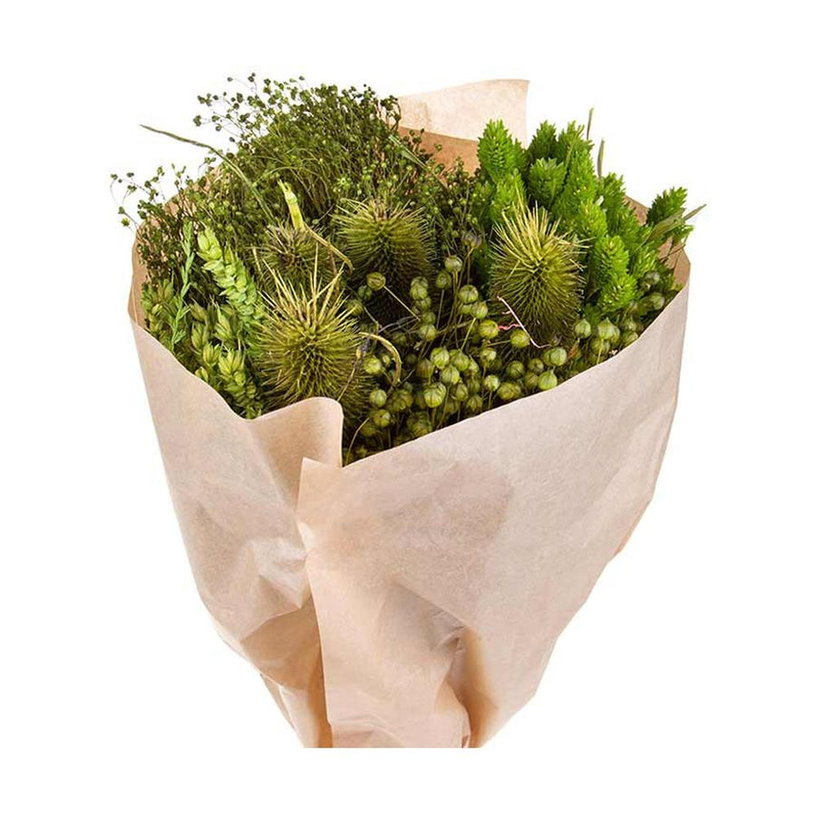 Natúr színű papírba csomagolt, 30 cm átmérőjű és 50 cm magas, vegyes kialakítású zöld színű szárított gyógynövénycsokor
