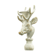 Fémből készült, szarvasfej gyertyatartóval. 