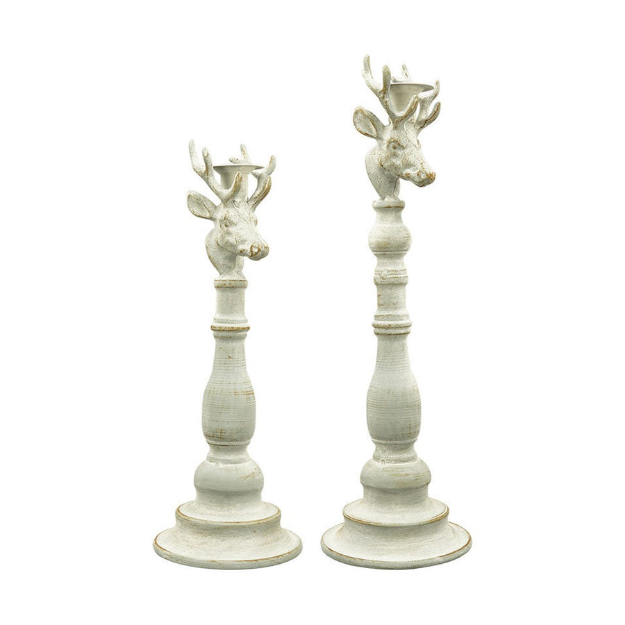 Kétféle méretű, vintage stílusú, rusztikus patinás felületű, antik fehér színű, szarvasfejjel díszített fém gyertyatartó.