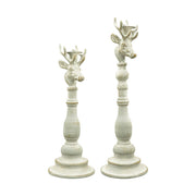 Kétféle méretű, vintage stílusú, rusztikus patinás felületű, antik fehér színű, szarvasfejjel díszített fém gyertyatartó.