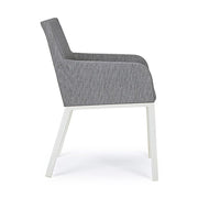 Modern kortárs stílusú, szürke színű, időjárás álló szövettel kárpitozott kerti karosszék.