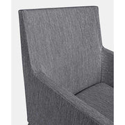 Modern kortárs stílusú, szürke színű, időjárás álló szövettel kárpitozott kerti karosszék.