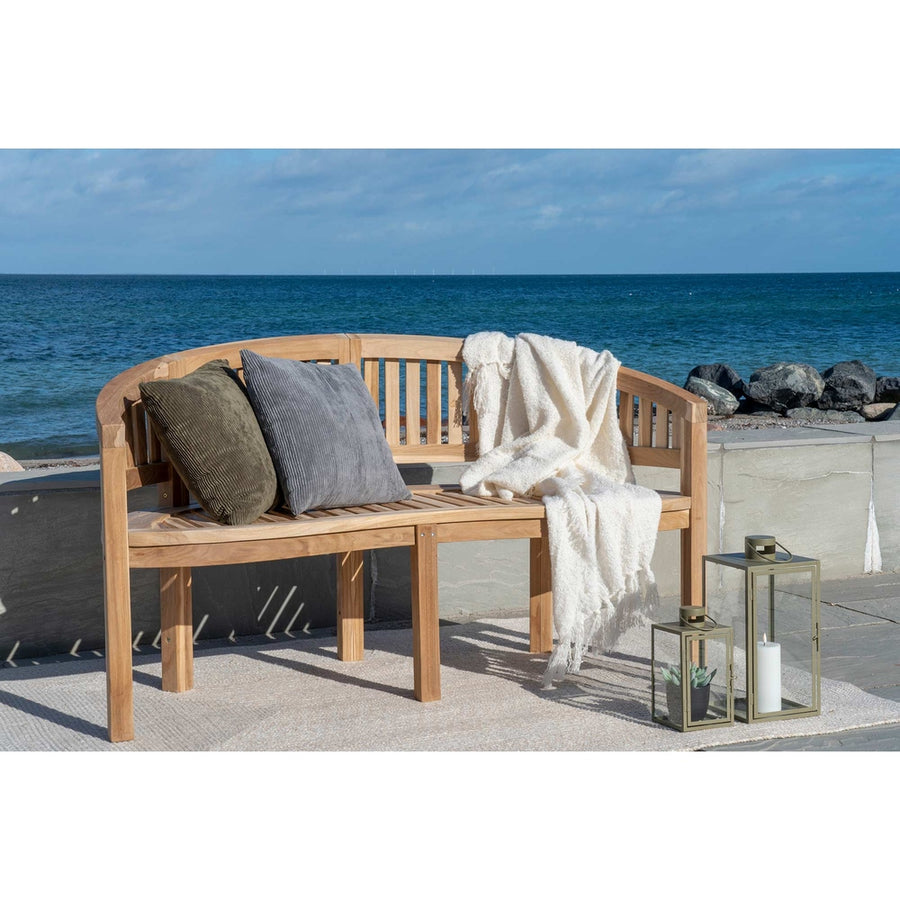 Natúr színű teakfából készült, 150 cm hosszú, banán formájú kerti pad.