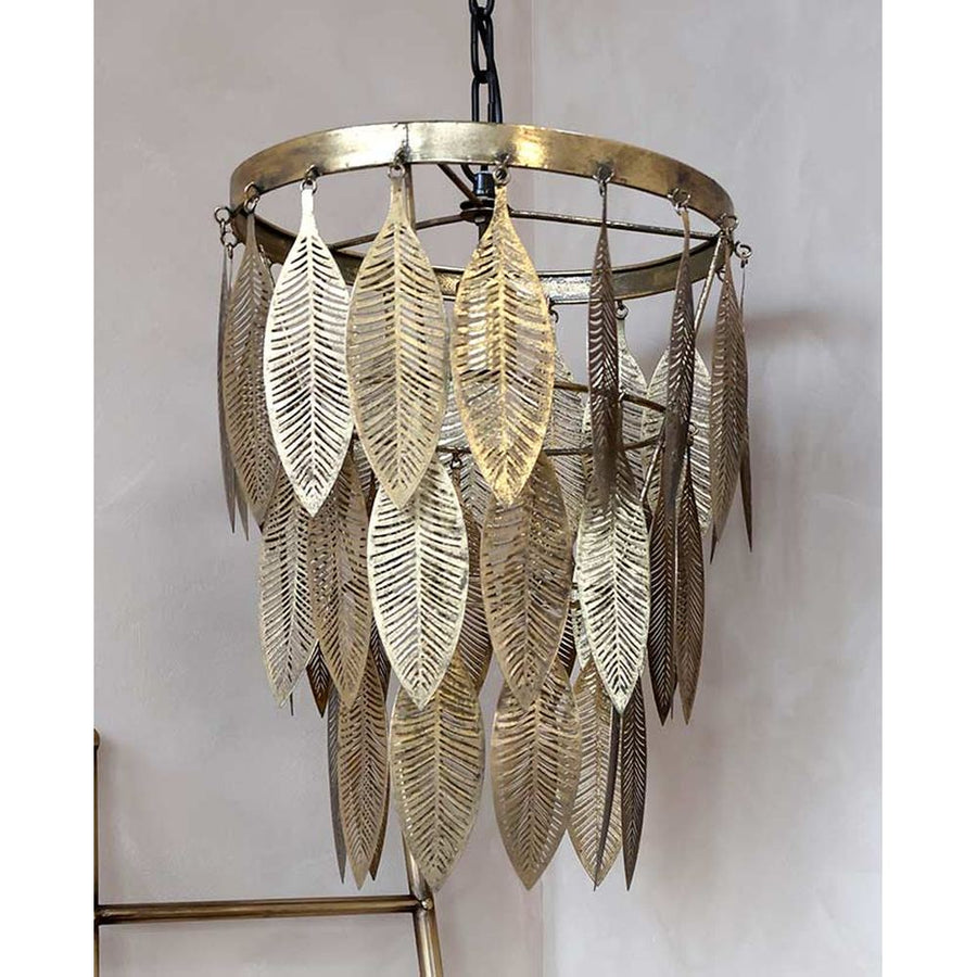 Tropical, illetve modern Art Deco stílusú függeszték lámpa, antikolt réz színű, áttört mintázatú fém levelekkel