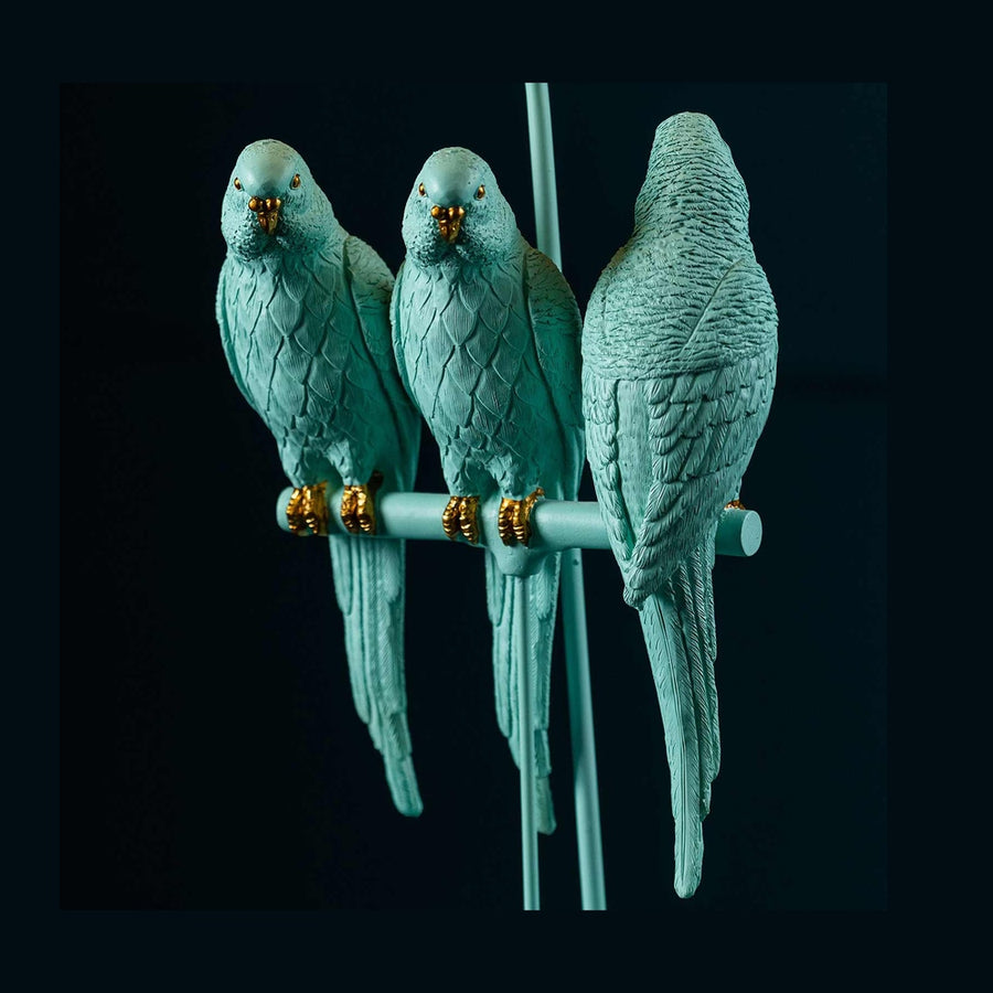 3 darab türkiszínű papagáj.