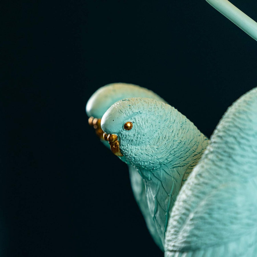 3 darab türkiszínű papagáj.