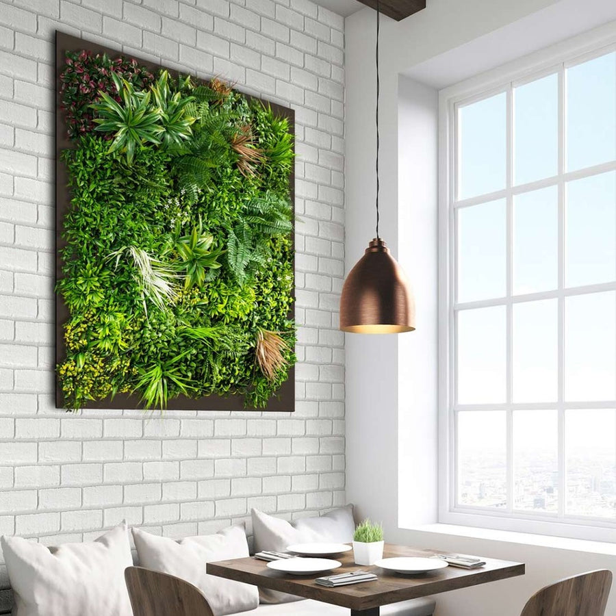 Mű páfrányokból, füvekből és virágokból készült, 100 cm hosszú és 100 cm széles, UV álló mesterséges növényfal panel.