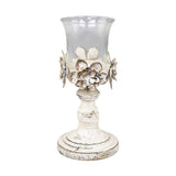 Shaby Chic, vintage stílusú kopottan sikkes megjelenésű, antikolt krém színű fém virágokkal díszített üvegkelyhes gyertyatartó