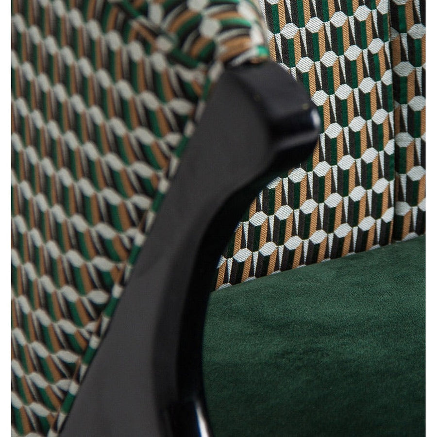 Kortárs stílusú, kaucsukfából készült, formatervezett art deco karosszék, zöld színű bársonnyal kárpitozva.