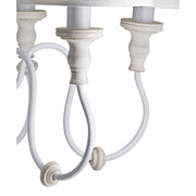 Vintage stílusú, szilfából és fémből készült, pasztell színű, 6 karú, szövet lápaernyős kézműves csillár lámpa karjainak közeli képe