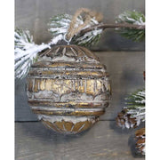 Antikolt, arany felületű, fából készült , gömb formájú karácsonyfadísz .