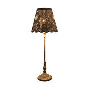 Vintage stílusú, 60,5 cm magas, antikolt felületű asztali lámpa áttört csipke mintázatú fém lámpaernyővel