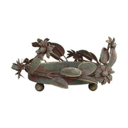 Vintage stílusú, antikolt felületű, fém virágokkal és levelekkel díszített antik réz színű gyertyatartó tálca.