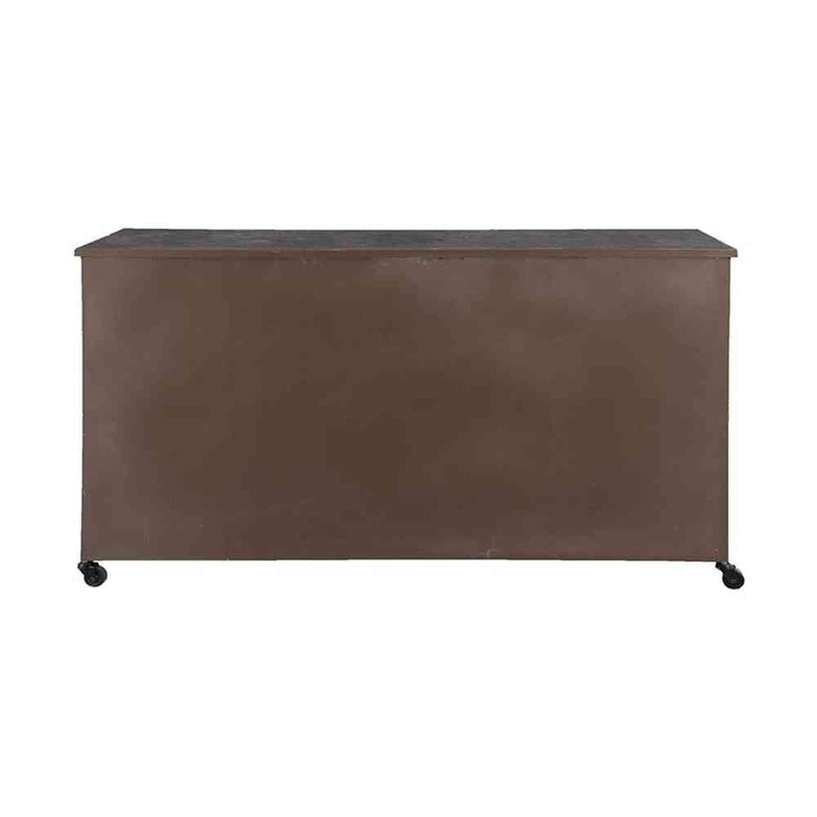 Rusztikus vidéki vintage stílusú, 152 cm hosszú, antik fekete színű, 8 fiókos, 4 ajtós dekoratív fém szatócs komód