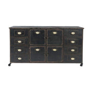 Rusztikus vidéki vintage stílusú, 152 cm hosszú, antik fekete színű, 8 fiókos, 4 ajtós dekoratív fém szatócs komód
