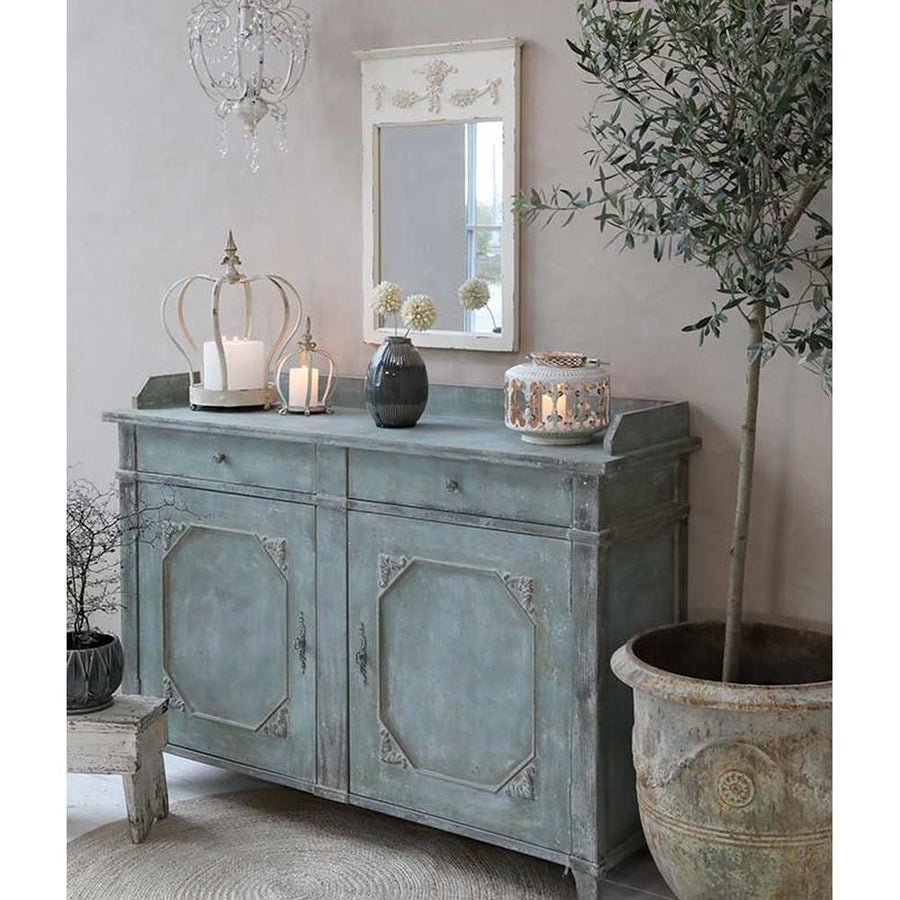 Vintage provanszi stílusú, 153 cm hosszú és 112 cm magas, fenyőfából készült, kétfiókos és kétajtós, antikolt patinás felületű nagy tálaló