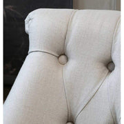 Francia stílusú vintage fotel masszív tölgyfa lábakkal, ekrü színű, gombbehúzásos technikával díszített tűzálló pamutvászon kárpittal