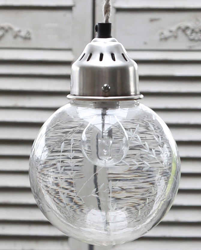 Vidéki, vintage stílusú, 14 cm átmérőjű, metszettüvegű kézműves függeszték lámpa