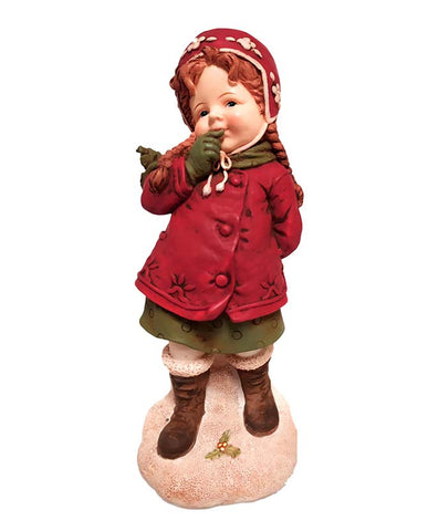 Vintage stílusú, 24,7 cm magas, tradicionális megjelenésű, karácsonyi téli sapkás kislány sállal a nyakában
